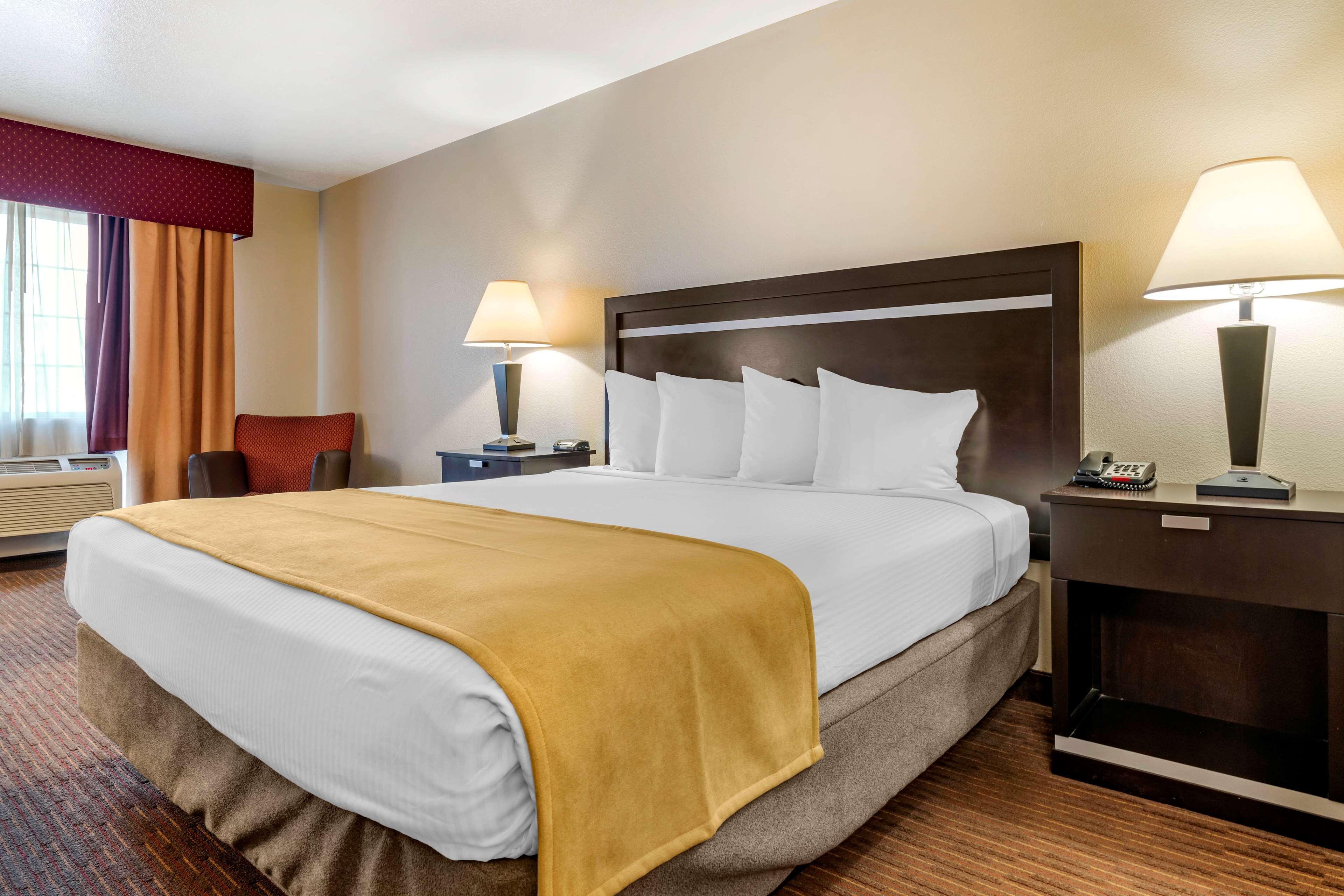 Best Western Luxury Inn Трейси Экстерьер фото