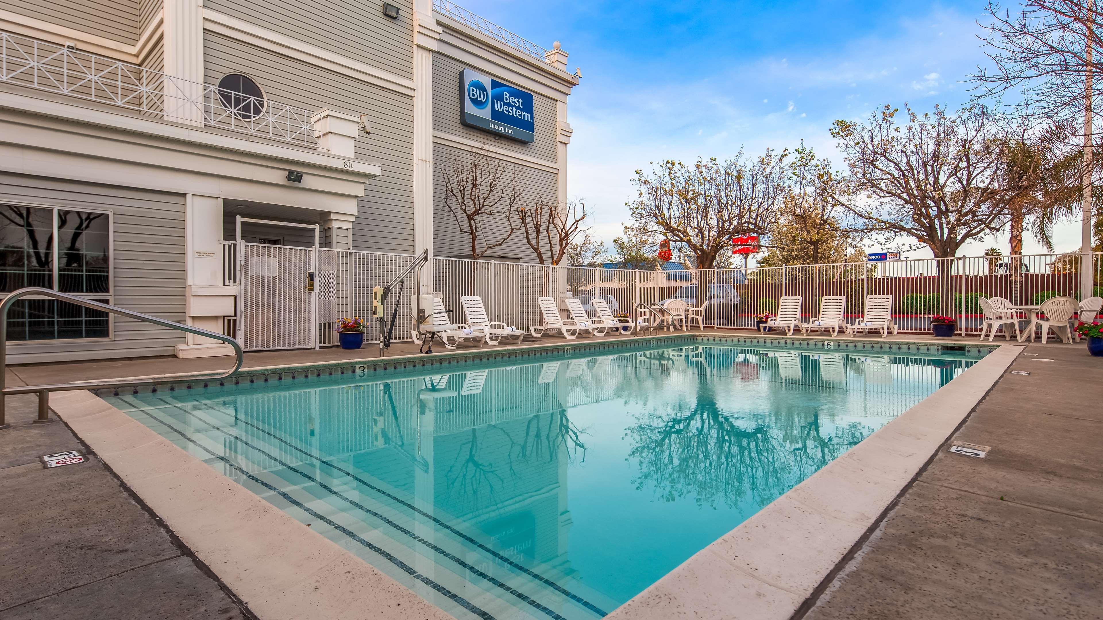 Best Western Luxury Inn Трейси Экстерьер фото