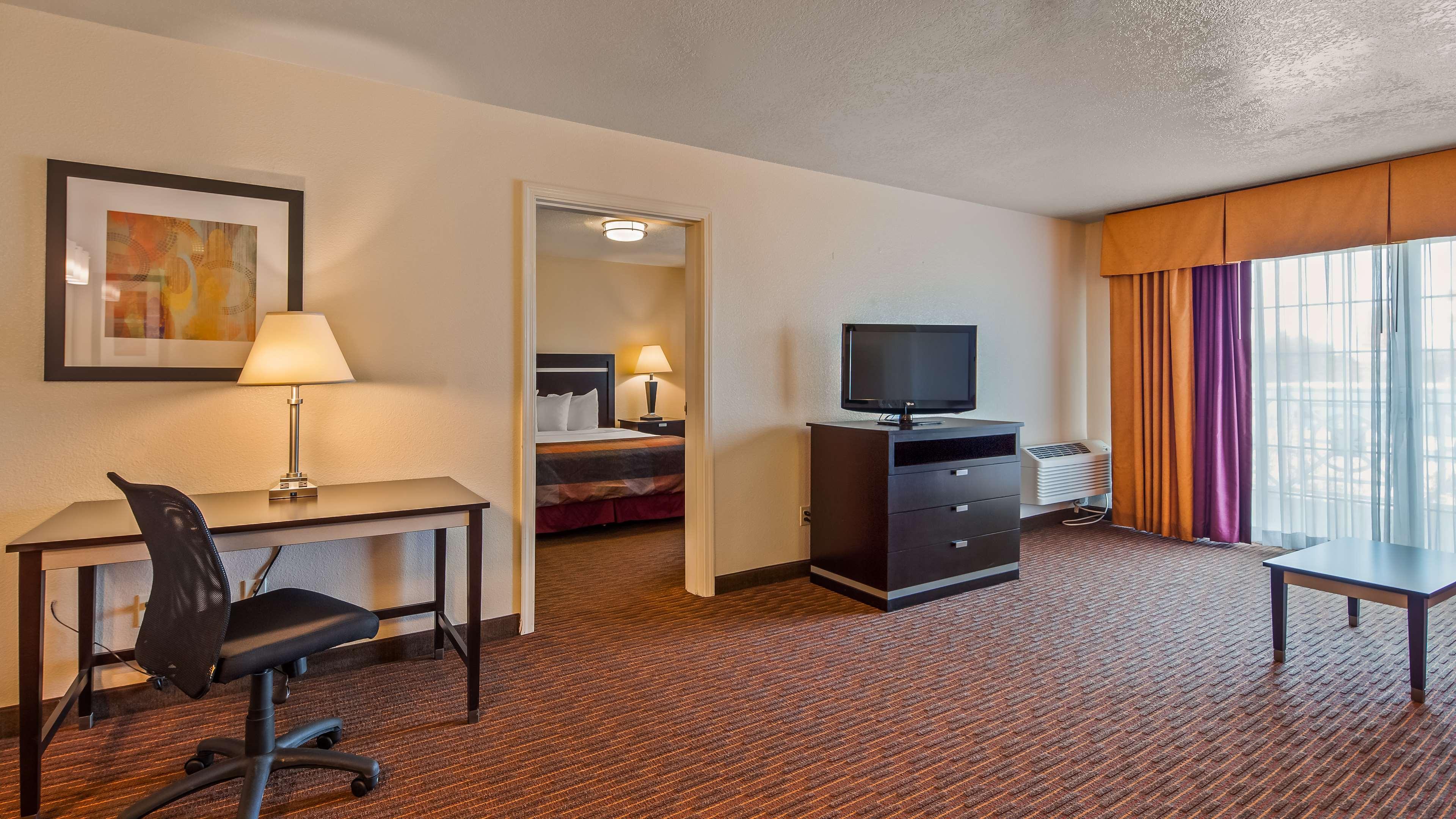 Best Western Luxury Inn Трейси Экстерьер фото
