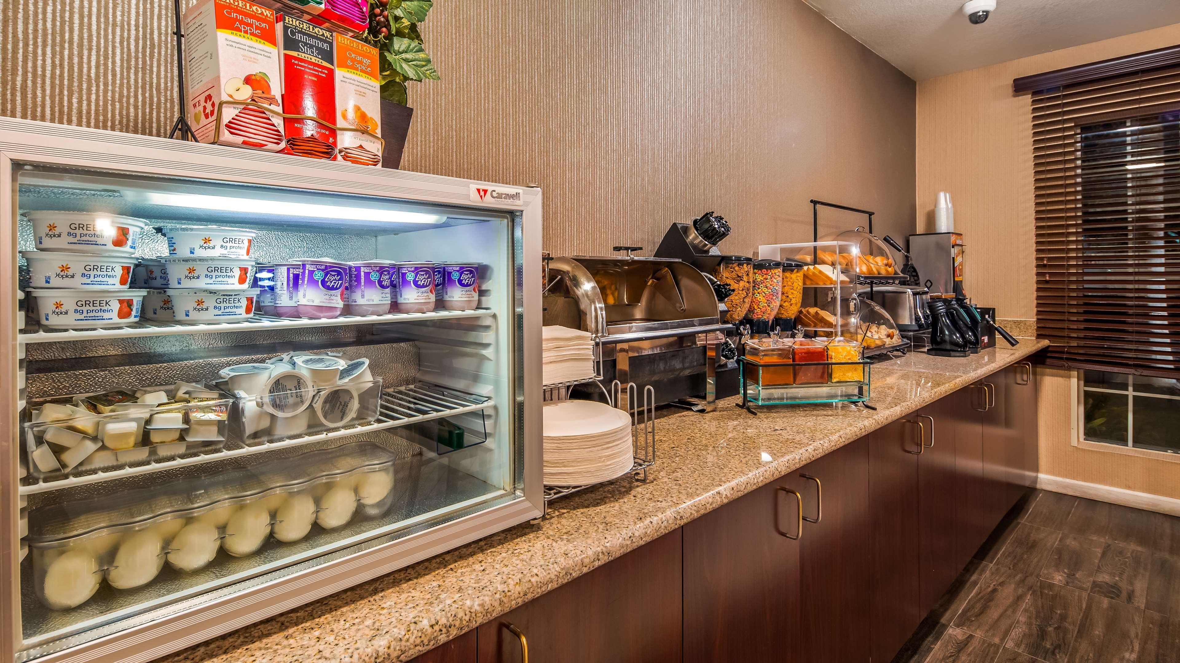 Best Western Luxury Inn Трейси Экстерьер фото