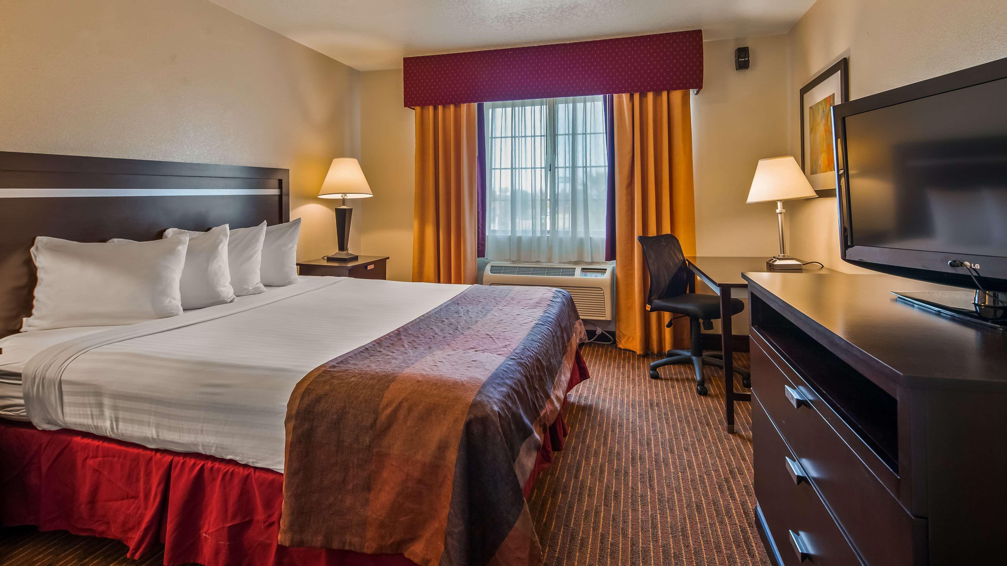 Best Western Luxury Inn Трейси Экстерьер фото