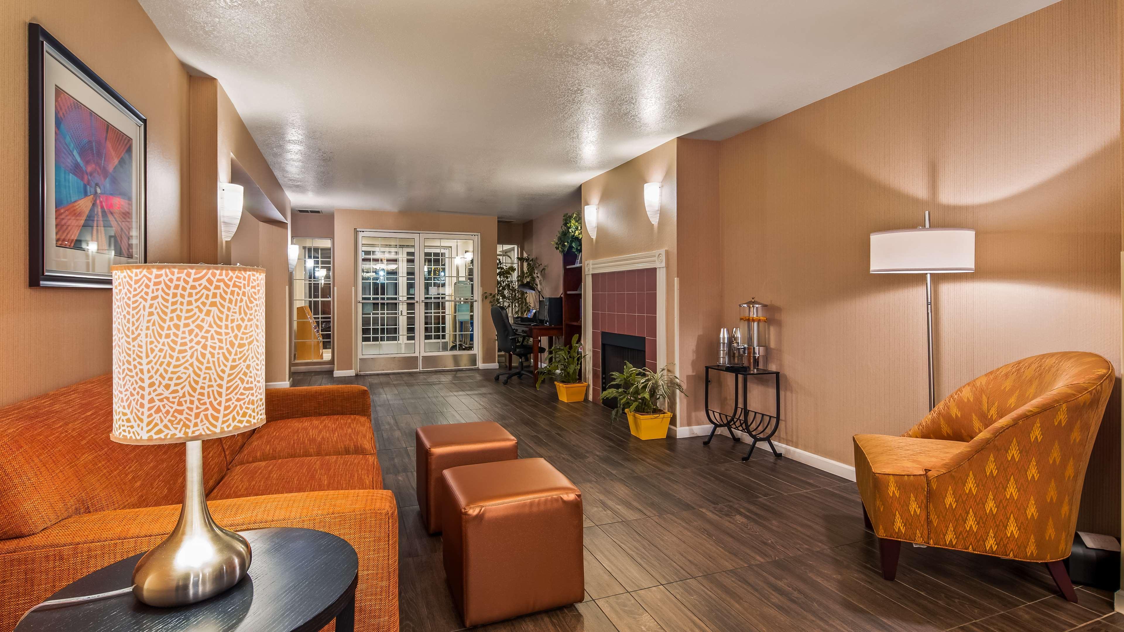 Best Western Luxury Inn Трейси Экстерьер фото