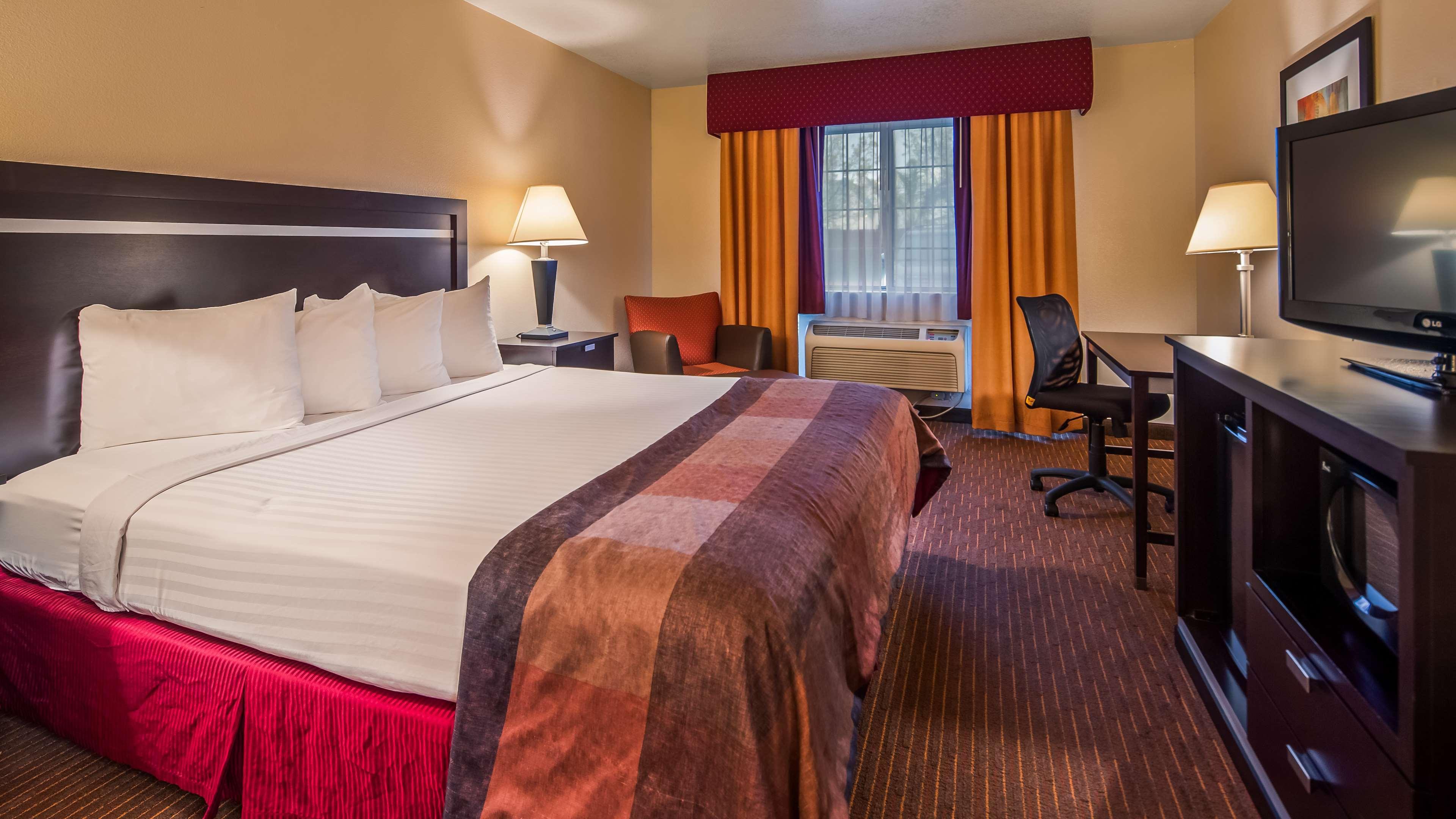 Best Western Luxury Inn Трейси Экстерьер фото