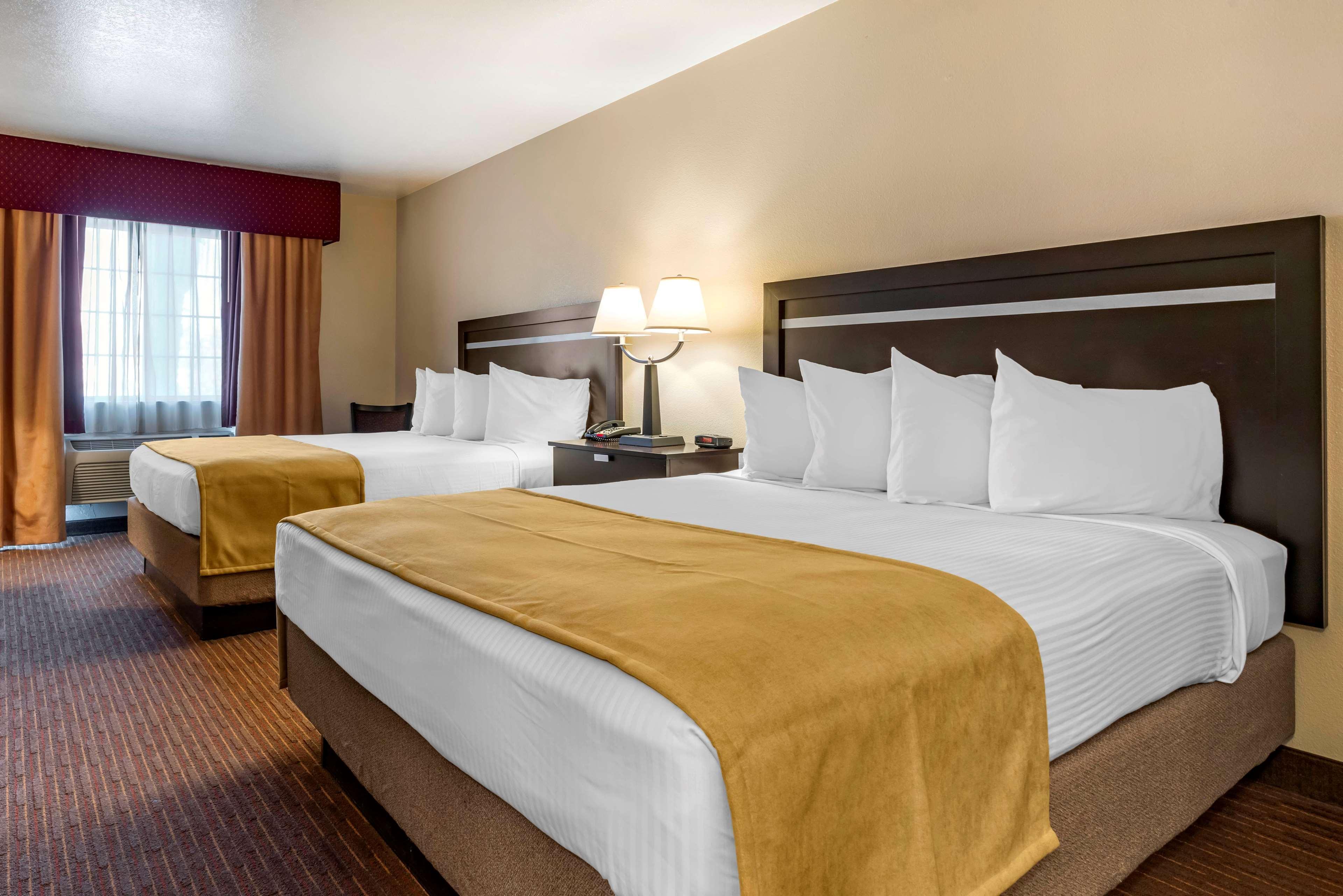 Best Western Luxury Inn Трейси Экстерьер фото