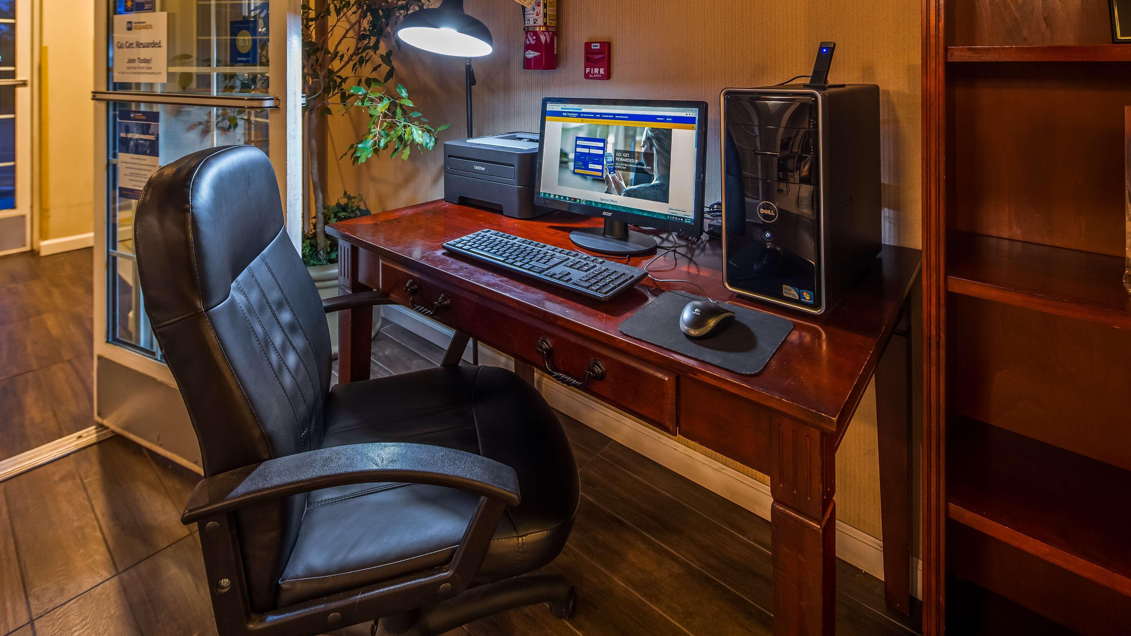 Best Western Luxury Inn Трейси Экстерьер фото