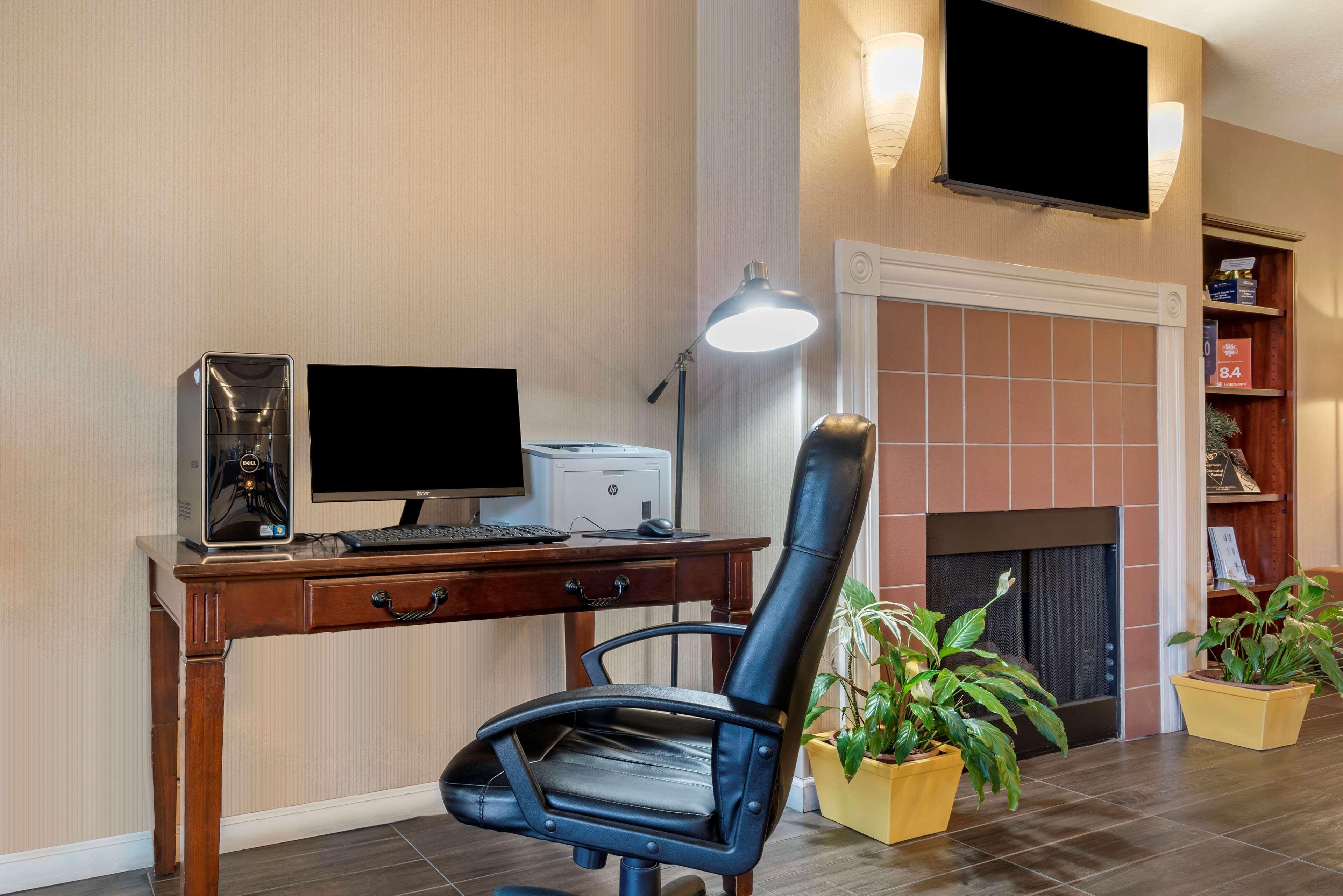Best Western Luxury Inn Трейси Экстерьер фото