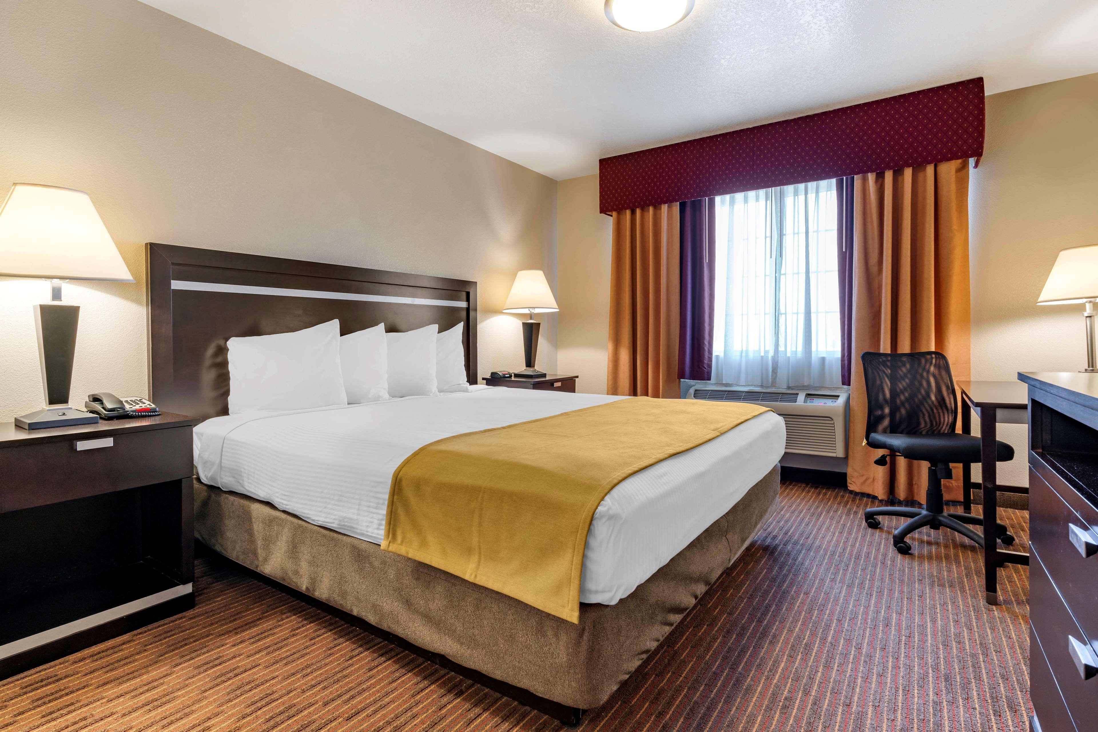 Best Western Luxury Inn Трейси Экстерьер фото