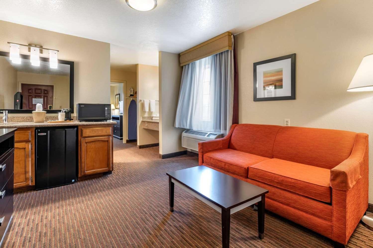 Best Western Luxury Inn Трейси Экстерьер фото