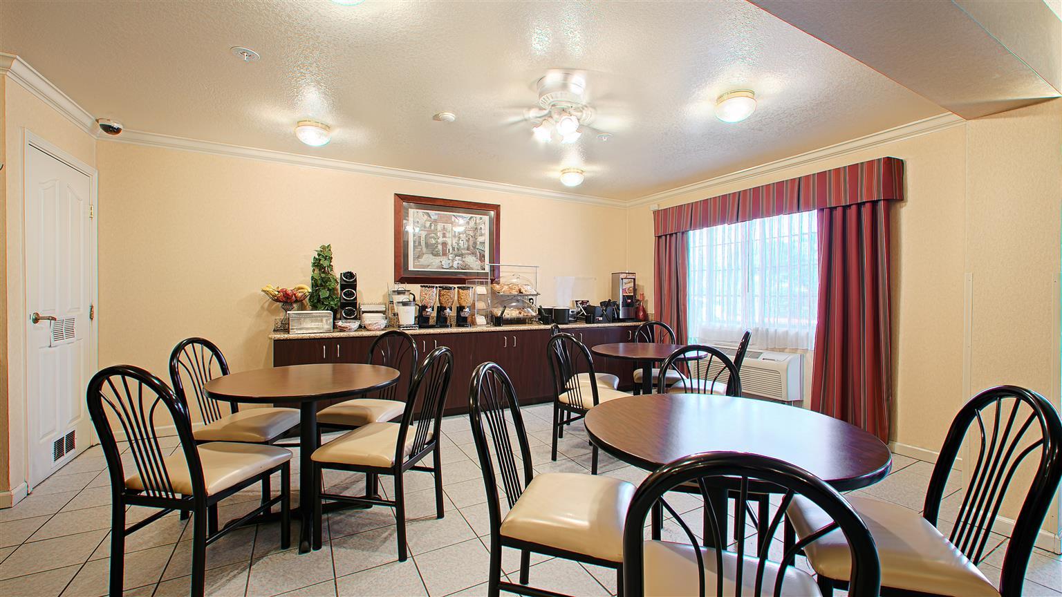 Best Western Luxury Inn Трейси Экстерьер фото